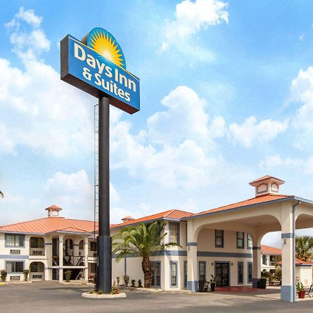 Elmendorf Days Inn & Suites By Wyndham Braunig Lake מראה חיצוני תמונה