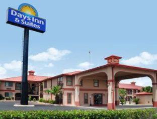 Elmendorf Days Inn & Suites By Wyndham Braunig Lake חדר תמונה