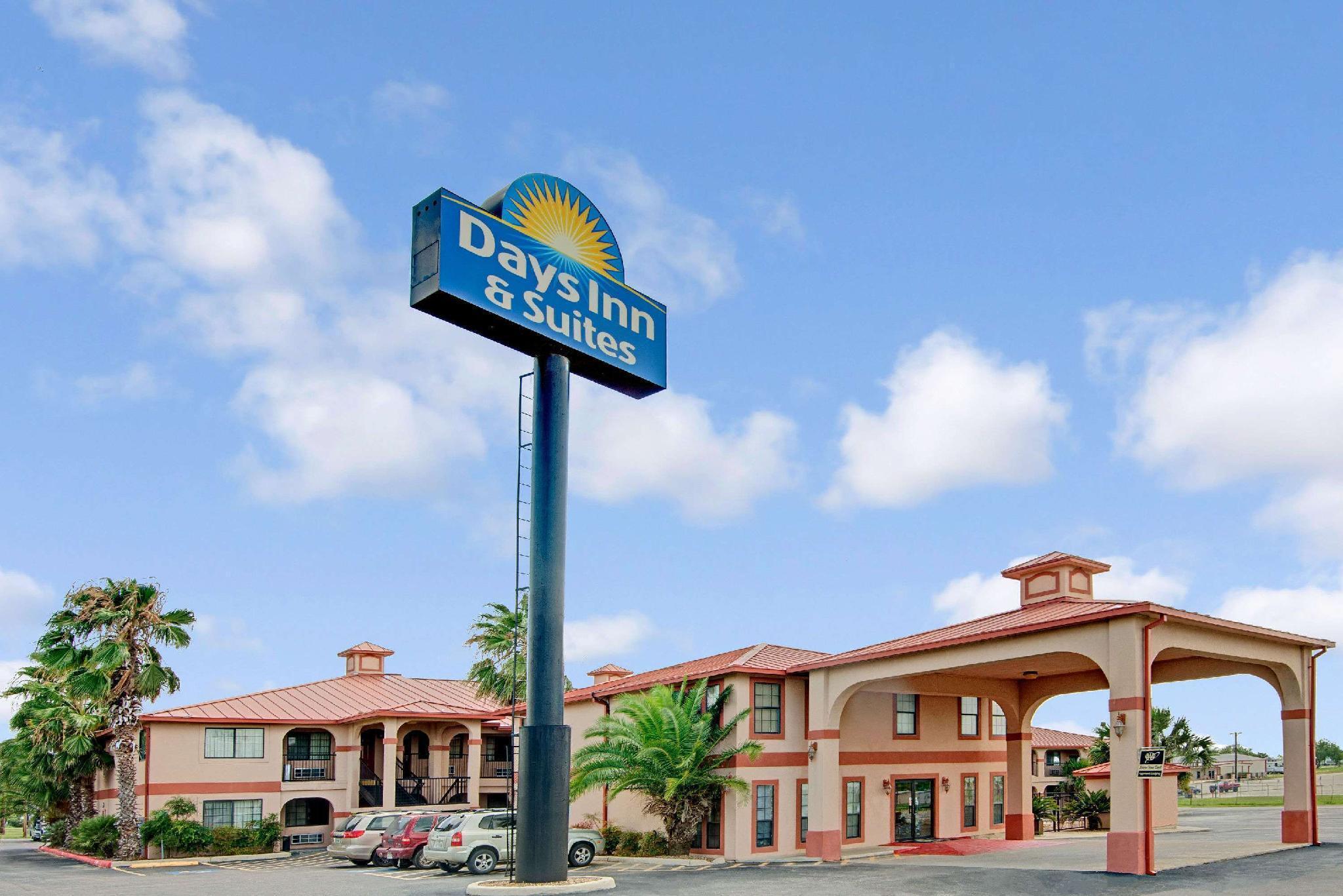 Elmendorf Days Inn & Suites By Wyndham Braunig Lake מראה חיצוני תמונה