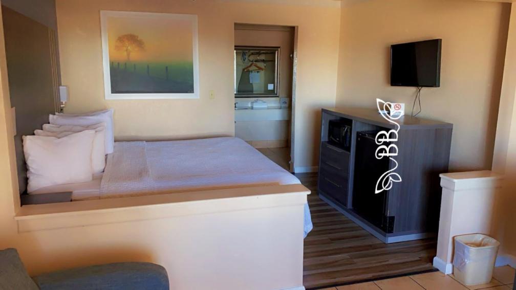 Elmendorf Days Inn & Suites By Wyndham Braunig Lake מראה חיצוני תמונה