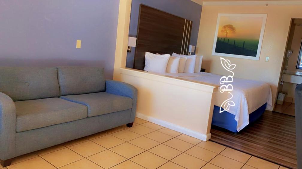 Elmendorf Days Inn & Suites By Wyndham Braunig Lake מראה חיצוני תמונה