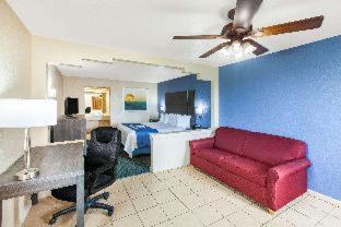 Elmendorf Days Inn & Suites By Wyndham Braunig Lake חדר תמונה